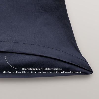 Seidenkissenbezug von CURLY N COVERED aus reiner Maulbeer-Seide in marine blau, Detailaufnahme des Hotelverschlusses